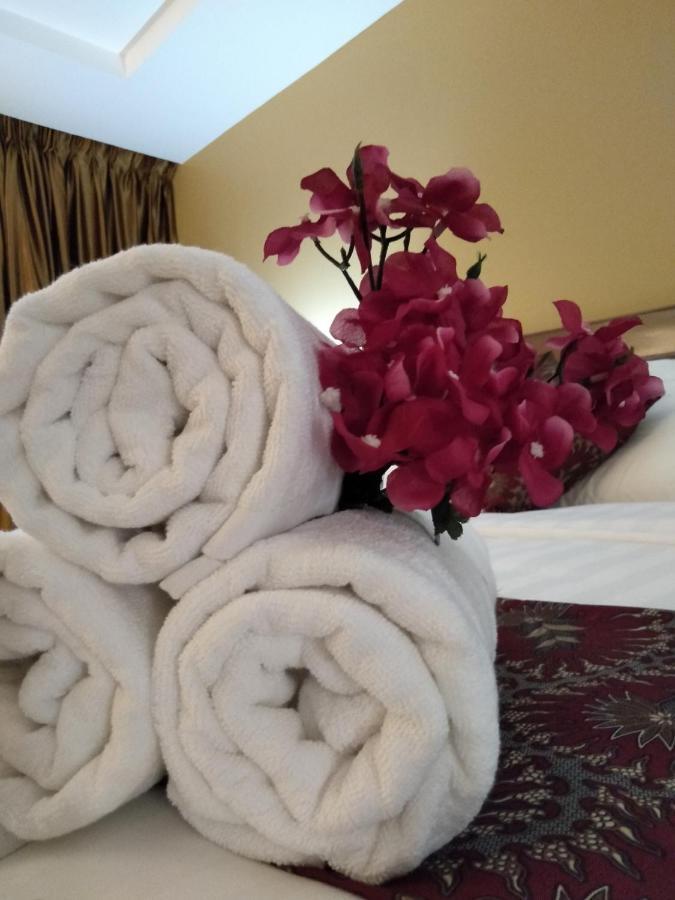 Temu Primula Hotel Kampong Seberang Timor Bagian luar foto