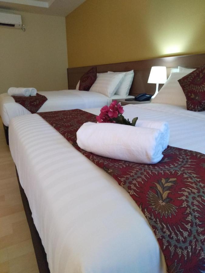 Temu Primula Hotel Kampong Seberang Timor Bagian luar foto